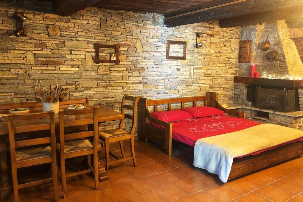 Monolocale Rustico Di Montagna Lägenhet Antey-Saint-André Exteriör bild